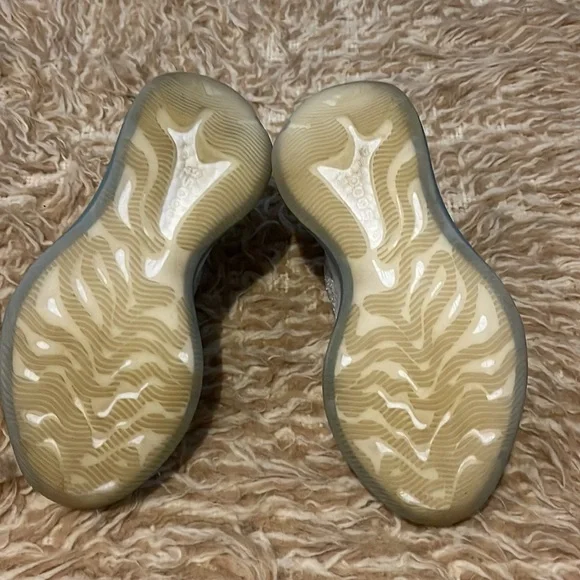 Yeezy boost 380 verified authentic - Picture 4 of 7